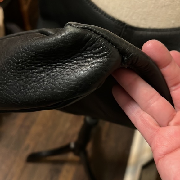 Duluth Trading Co Lifetime Black Leather Large Crossbody - RARE!! - Picture 5 of 7